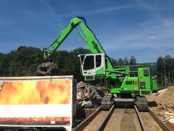 Sorting of recycling materials with 825 crawler electric excavator 