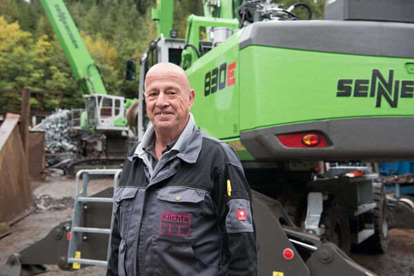 SENNEBOGEN 835 E ELEKTROBAGGER im Schrottrecycling, Zerkleinerung von industriellem Stahlschrott