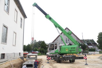 SENNEBOGEN compact and versatile 643 Telecrane Telescopic crane Below ground construction