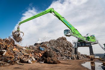 ship loading with SENNEBOGEN 875, material handler, port handling, scrap handing ship loading with SENNEBOGEN 875, material handler, port handling, scrap handing