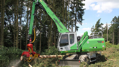 Umschlagbagger für Energieholzernte und Böschungspflege SENNEBOGEN 718 E Mobil