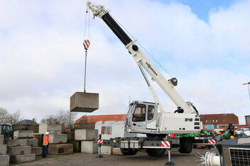 SENNEBOGEN compact and versatile 643 Telecrane Telescopic crane Lifting