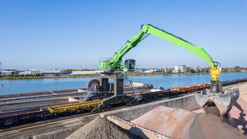 SENNEBOGEN 870 E-Krananlage durch Umschlagbagger ersetzt