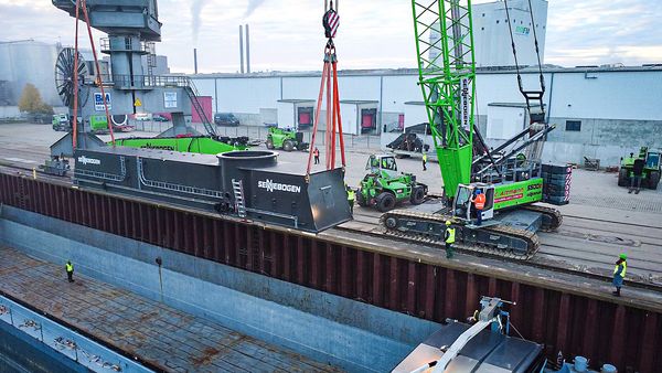 Verladung SENNEBOGEN 895 Konstanza Hafen Straubing