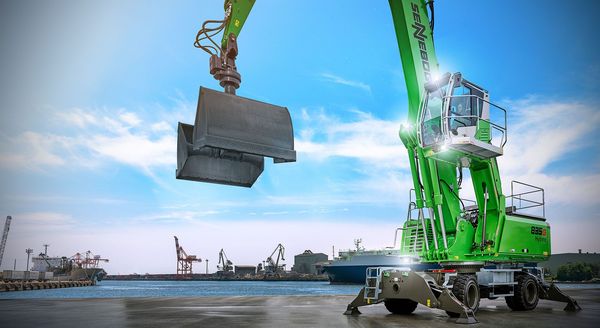 NEUE MASCHINENGENERATION: ERSTER UMSCHLAGBAGGER DER G-SERIE - SENNEBOGEN 835 G HYBRID