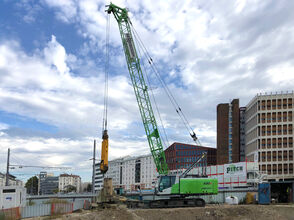 The SENNEBOGEN 630 R-HD during piping and lifting work in France 