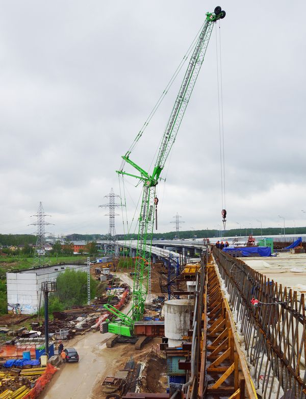 Download (RGB, 300 dpi) SENNEBOGEN 3300 for assembling bridge components in Moscow