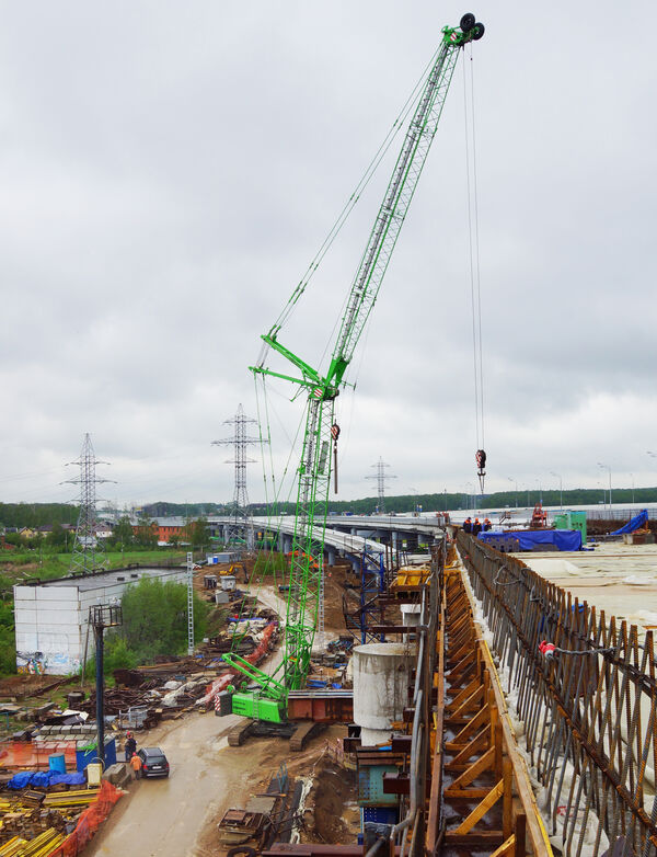 SENNEBOGEN 3300 for assembling bridge components in Moscow