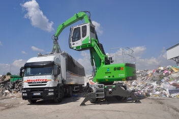 SENNEBOGEN material handler 818 mobile recycling truck loading orange peel grab