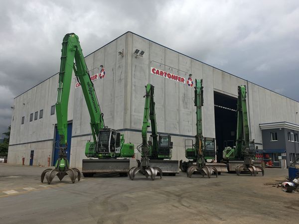 Download (RGB, 300 dpi) Four SENNEBOGEN Material Handler for Recycling and Scrap Handling at Cartonfer/Italy