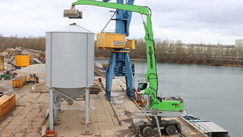 SENNEBOGEN 870 E handling excavator during port handling in Germersheim inland port