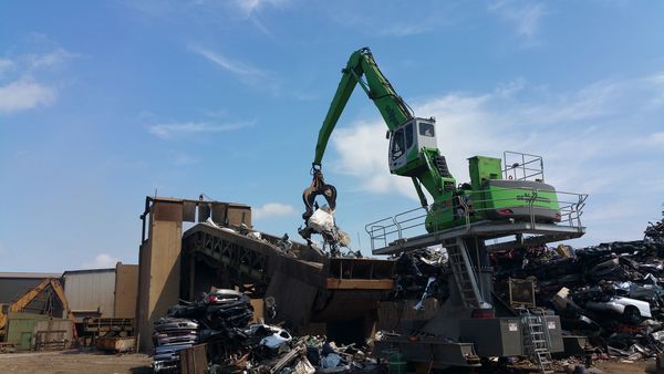 Download (RGB, 300 dpi) SENNEBOGEN 840 E beim Schrottrecycling von der Great Lakes Region bis runter nach Florida