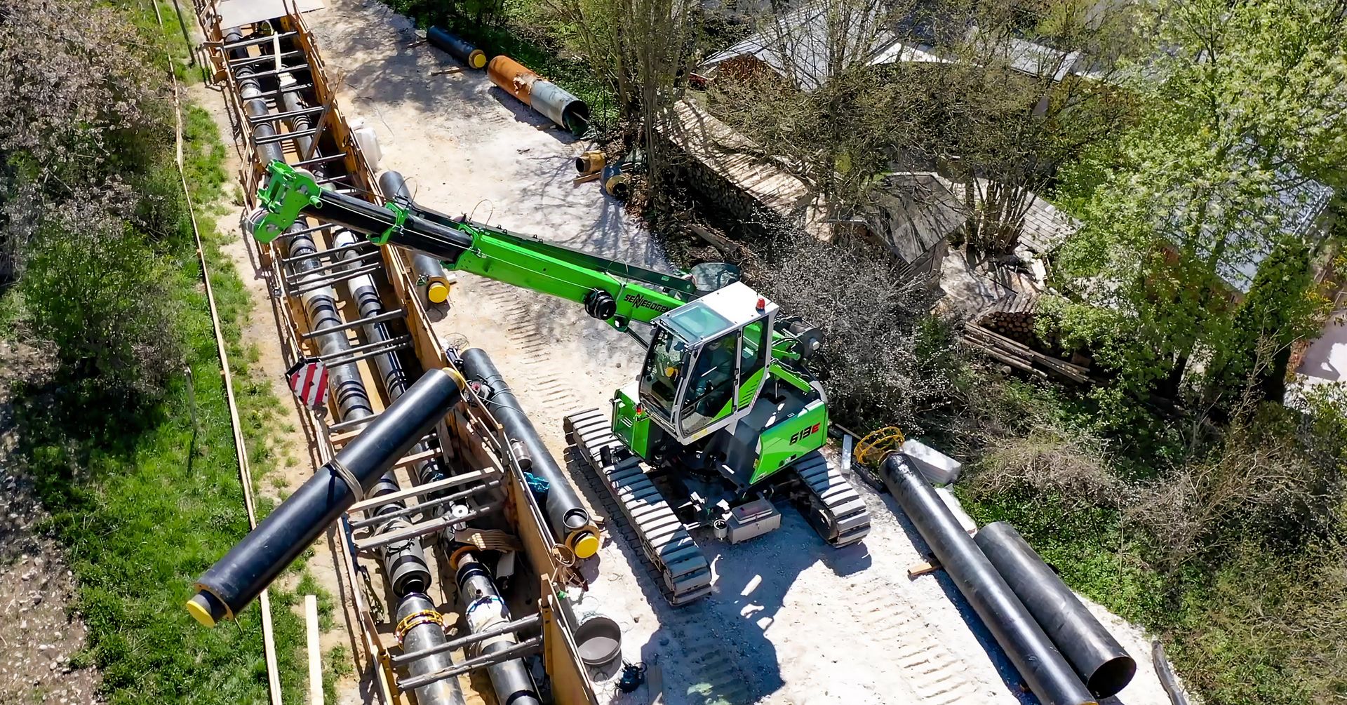 Compact crane - the all-rounder for the construction site | SENNEBOGEN