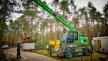 SENNEBOGEN 16-tonne telecrane is used primarily for regenerating deep wells 