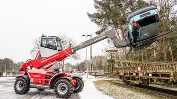 SENNEBOGEN Teleskoplader im Katastrophenschutz