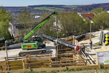 16 t Telekran im Rohrleitungsbau, Ausbau des Fernwärmenetzes, SENNEBOGEN 613