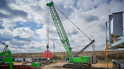 Duty cycle crane with 300 t operating weight SENNEBOGEN 6300 E 300 t duty cycle crane SENNEBOGENN 6300 E for special civil engineering and quarrying mining