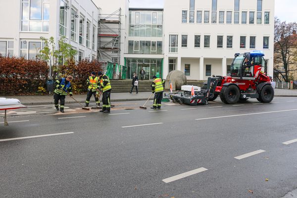 cleanup oil spill, SENNEBOGEN 340 G, Telehandler with fire service equipment
