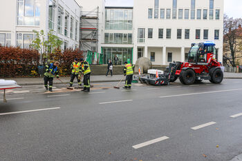 Ölspur beseitigen, SENNEBOGEN 340 G, Teleskoplader mit Feuerwehr Ausrüstung