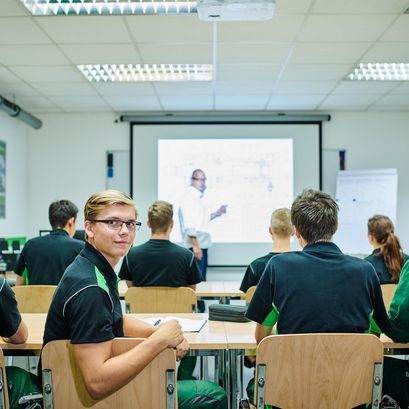 SENNEBOGEN training workshop
