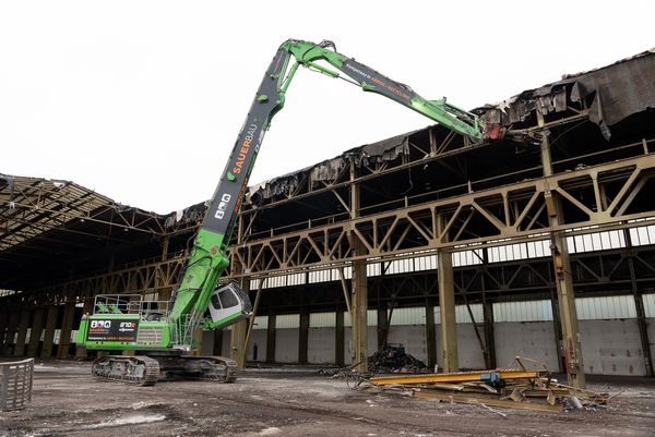 Download (300 dpi) SENNEBOGEN 870 Demoliton