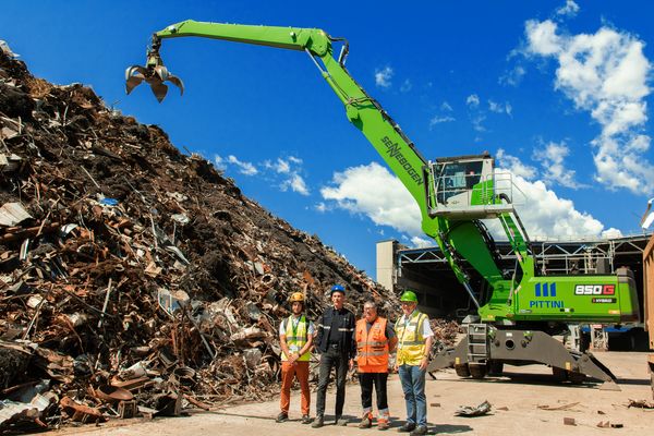 SENNEBOGEN 850G optimiert Schrottlogistik im Stahlwerk
