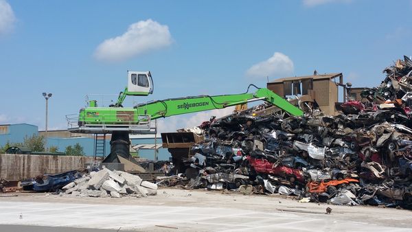 Download (RGB, 300 dpi) SENNEBOGEN 840 E beim Schrottrecycling von der Great Lakes Region bis runter nach Florida