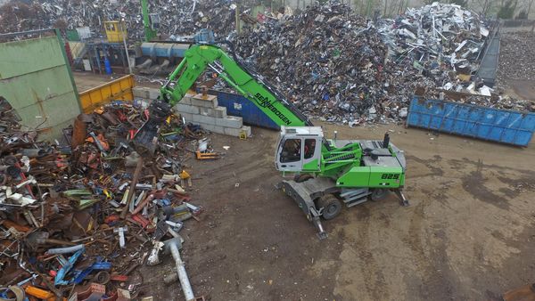 SENNEBOGEN material handler 825