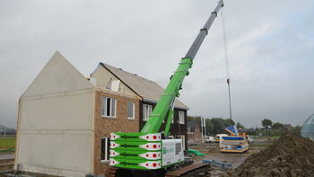 Hausbau leicht gemacht: Raupenteleskopkran überzeugt im Fertigbau bei Meijmat BV