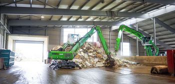 SENNEBOGEN 825 E bei der Holzaufbereitung SENNEBOGEN 825 E bei der Holzaufbereitung