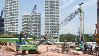 80 t crawler crane lattice boom crane SENNEBOGEN 2200 crawler pipe laying construction site crane
