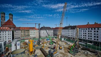 SENNEBOGEN 5500 stage V, 200 t crawler crane, construction of second core line Munich S-Bahn 