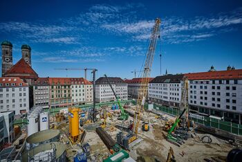 SENNEBOGEN 5500 stage V, 200 t crawler crane, construction of second core line Munich S-Bahn 