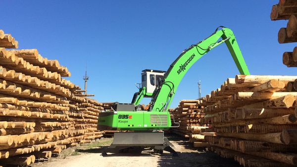 SENNEBOGEN 835 dredger handling wood in Latvia