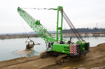 130 t duty cycle crane SENNEBOGEN 6130 E gravel extraction dragline bucket quarrying