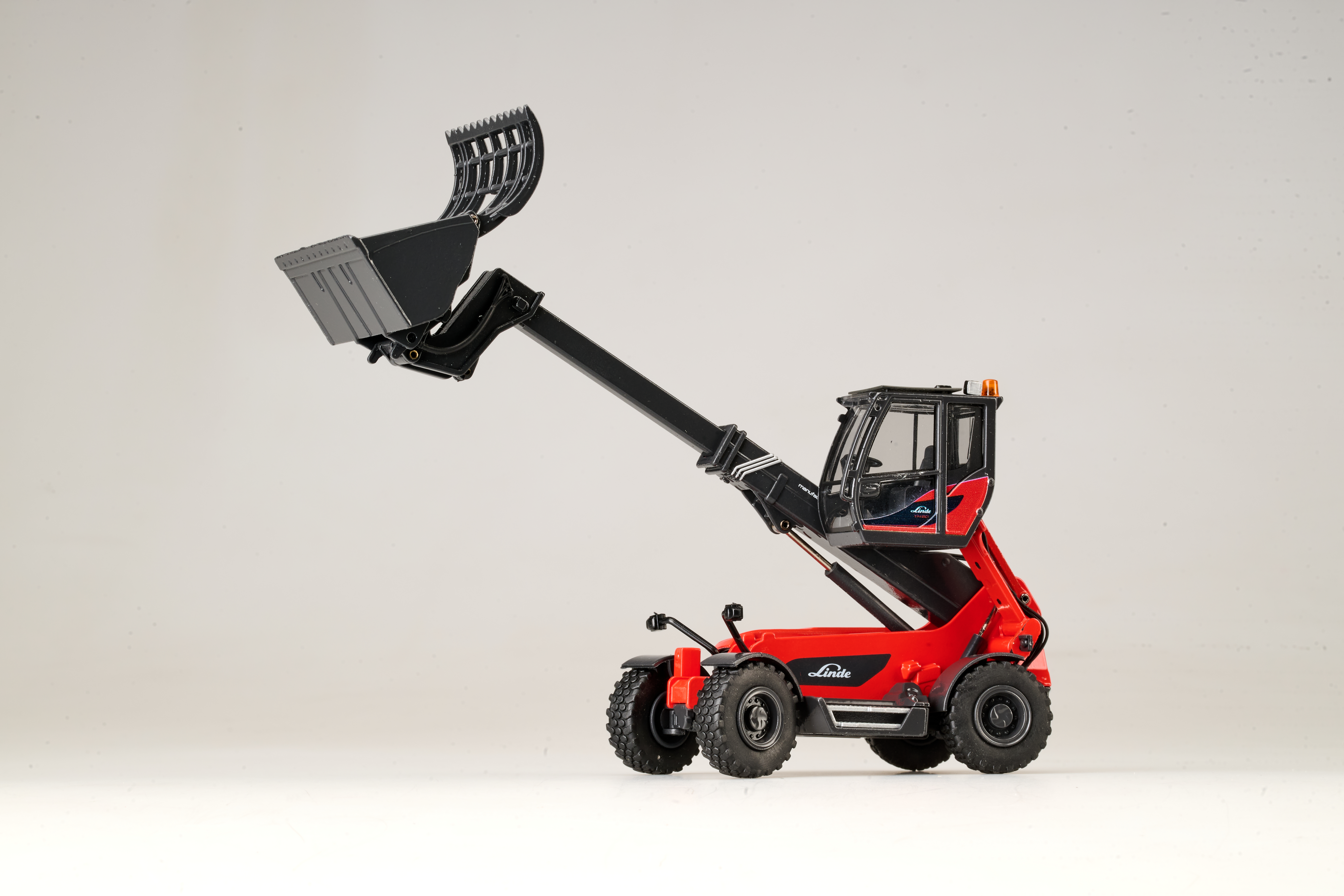 SENNEBOGEN Telescopic Crane 683 E